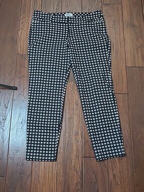 Old Navy Black & White Abstract Floral Pixie Ankle Pants size 10